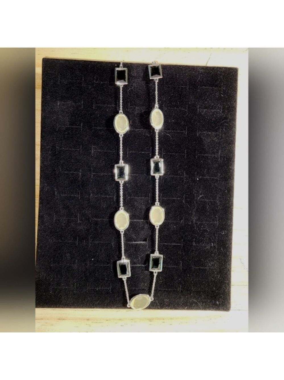 Kate Spade New York Black & Ivory Glass Station Necklace – NWOT 32"